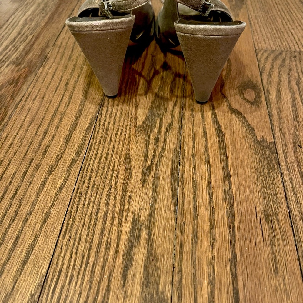Vaneli Bronze 3.5” heel - Picture 4 of 5